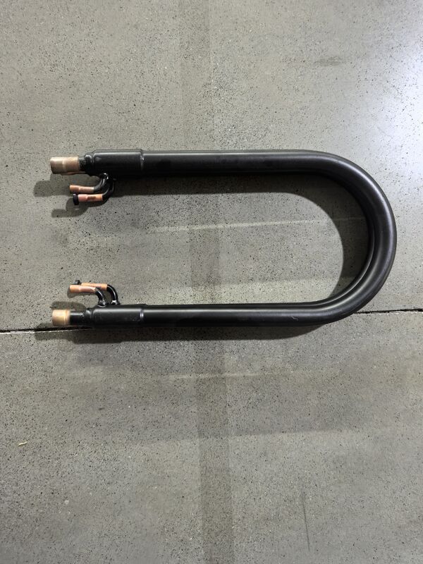 Espejo de pintura antirruja negra intercambiador de calor coaxial con salida de refrigerante de 9,52 mm y construcción de torsión en espiral