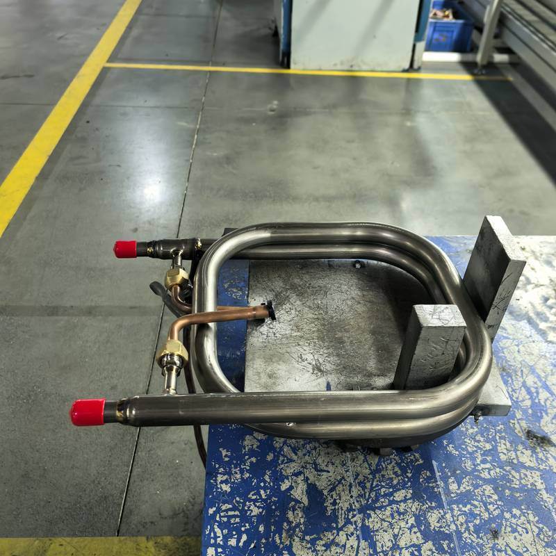 Intercambiador de calor de tubo en tubo de titanio TA1 con espesor de tubo exterior de 1,0 mm y presión lateral máxima de refrigerante de 4,2 MPA para climatización y refrigeración industrial