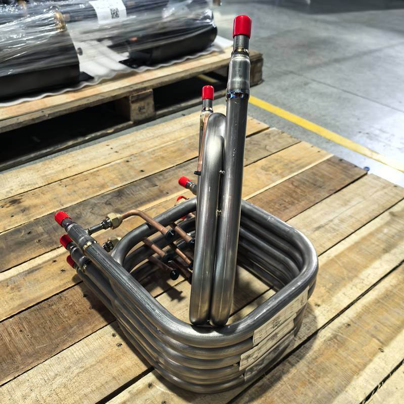 Intercambiador de calor coaxial de tubo en tubo con espesor de tubo interno de 0,6 mm Material TA1 de titanio y presión máxima lateral del refrigerante de 4,2 MPA