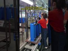 Inyecte gas helio e inicie la detección de fugas de helio.